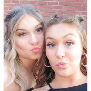 Meet your Posher, Ella